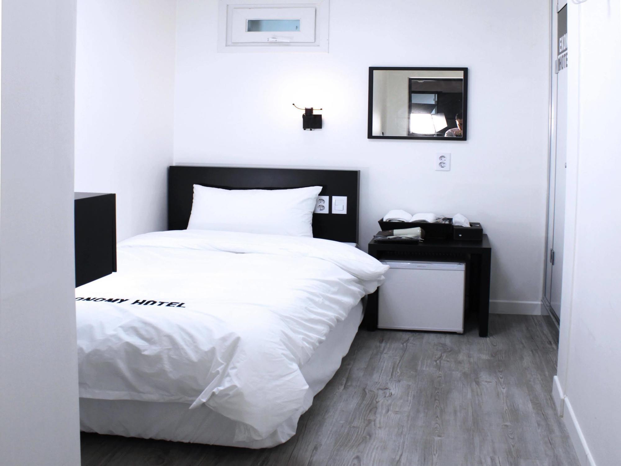 Ekonomy Hotel Dongdaemun Szöul Kültér fotó