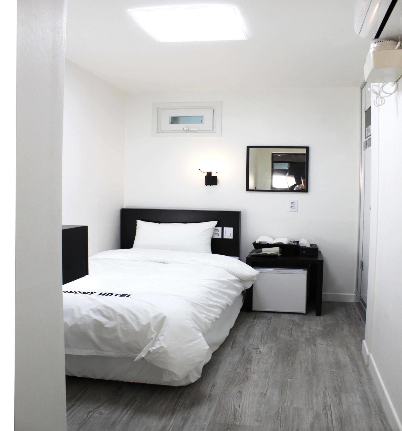 Ekonomy Hotel Dongdaemun Szöul Kültér fotó