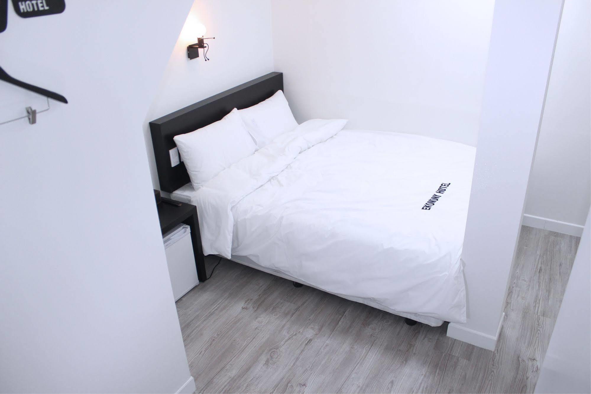 Ekonomy Hotel Dongdaemun Szöul Kültér fotó