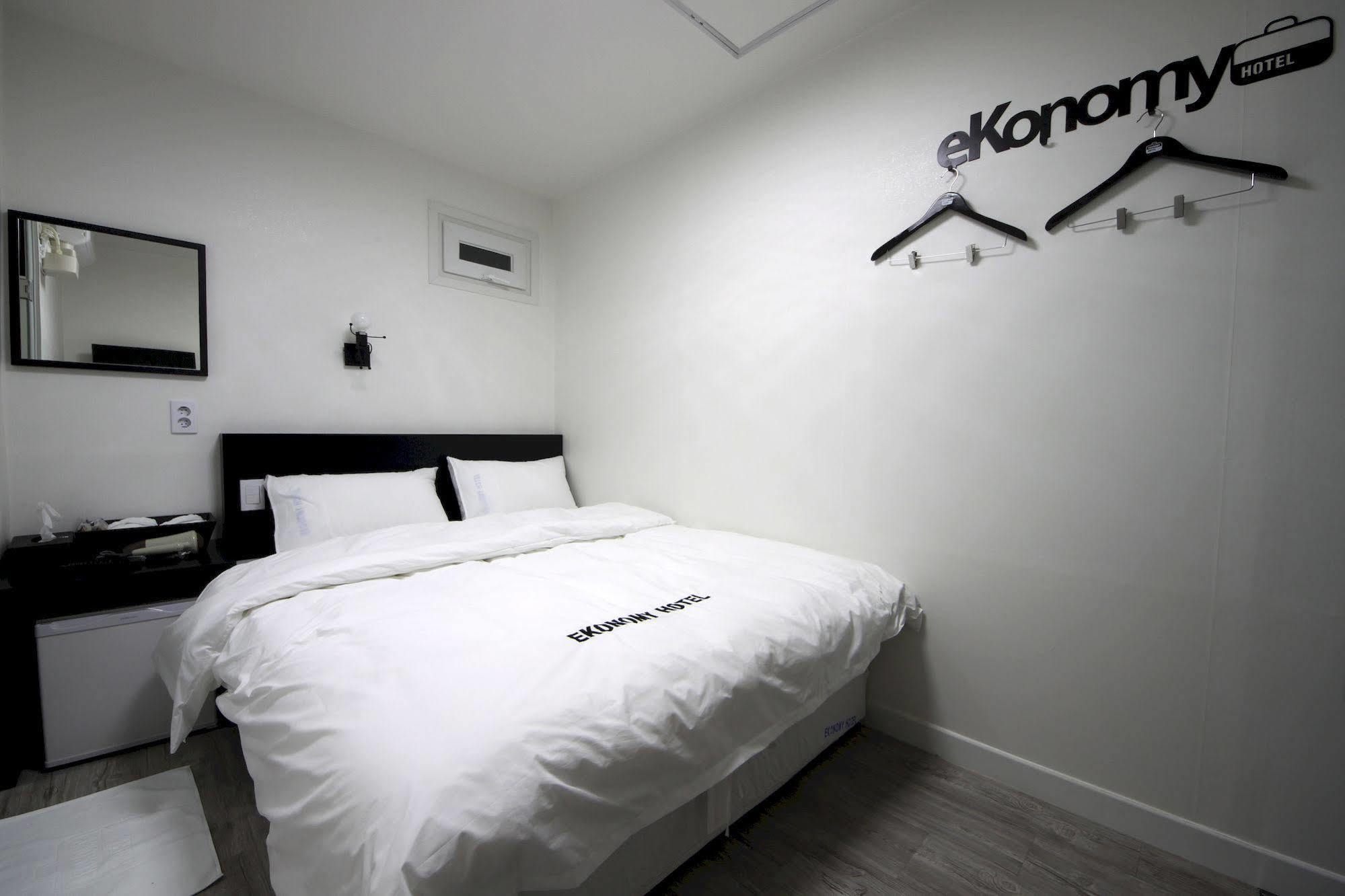 Ekonomy Hotel Dongdaemun Szöul Kültér fotó